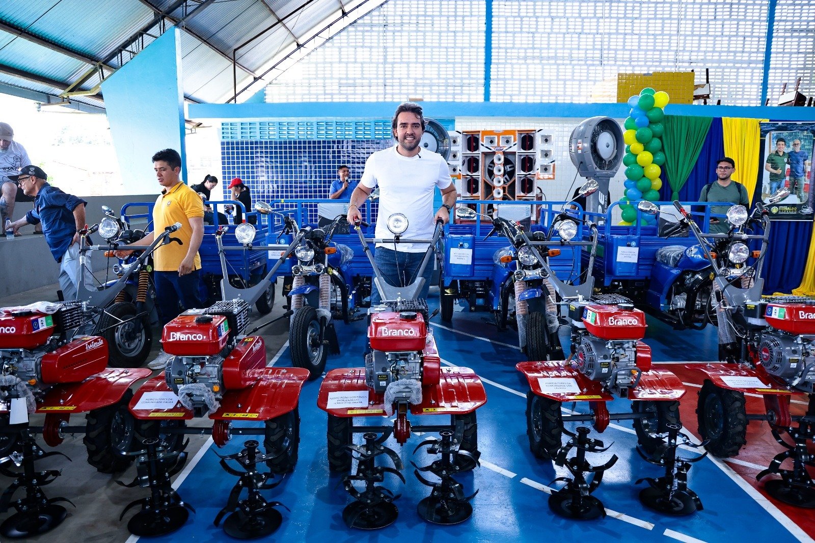 Thiago Abrahim entrega mais de R$ 500 mil em implementos agrícolas para fortalecer produção rural de Urucará
