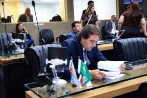 Deputado Thiago Abrahim propõe campanha estadual para prevenir acidentes infantis causados por objetos de pequeno porte